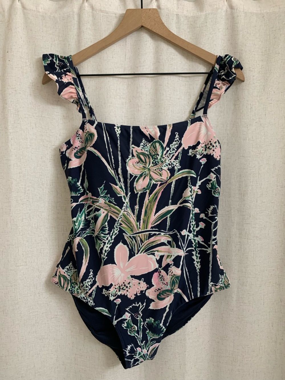 Vineyard Vines Navy Wild Floral Ruffled Strap OnePiece Swimsuit UPF 50+ Large